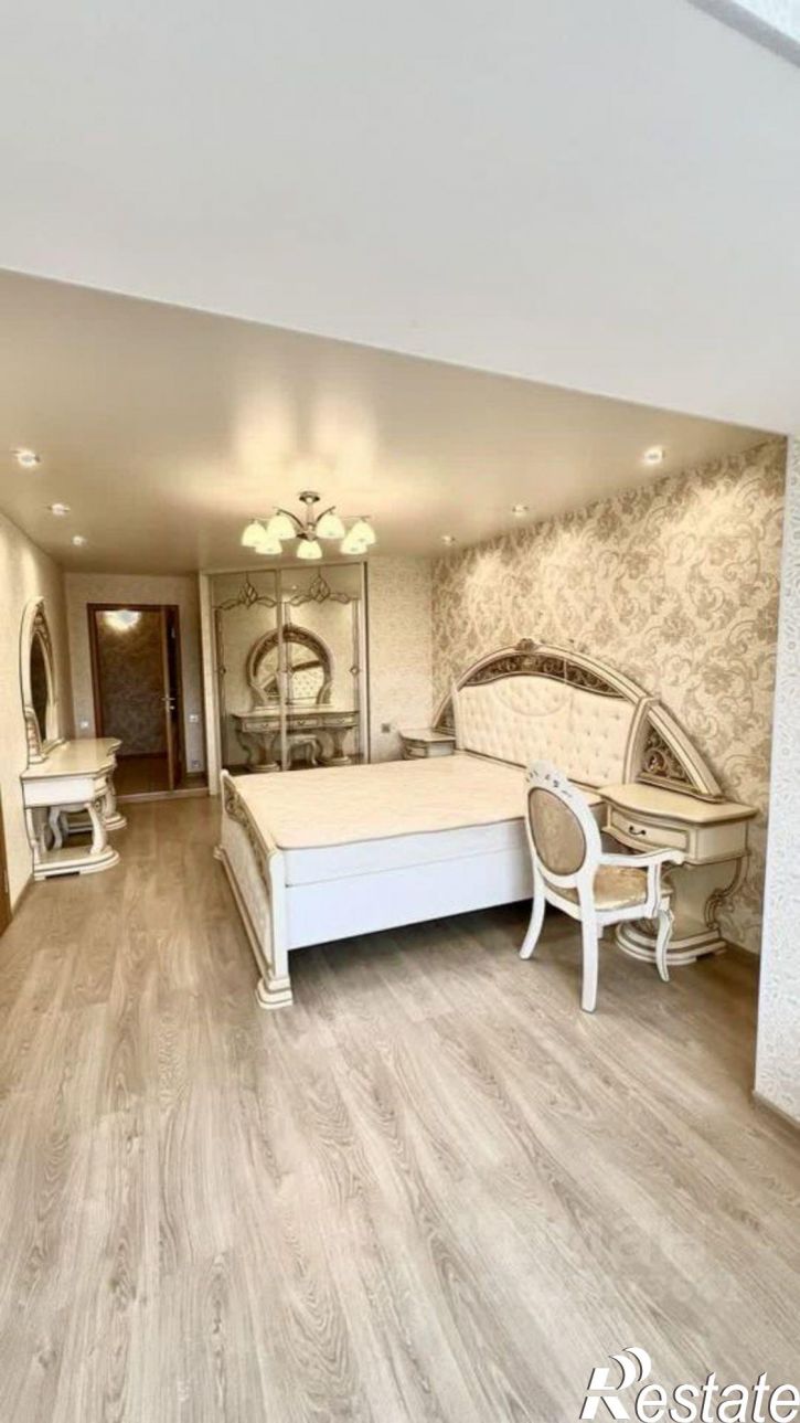 4-комн квартира улица Свердлова, 35,  д. 35